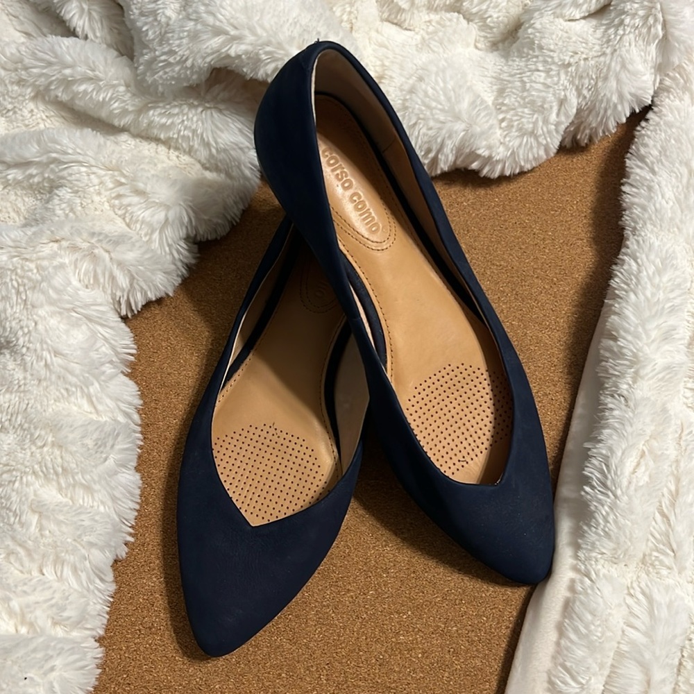 Clean and sexy blue flats great for work